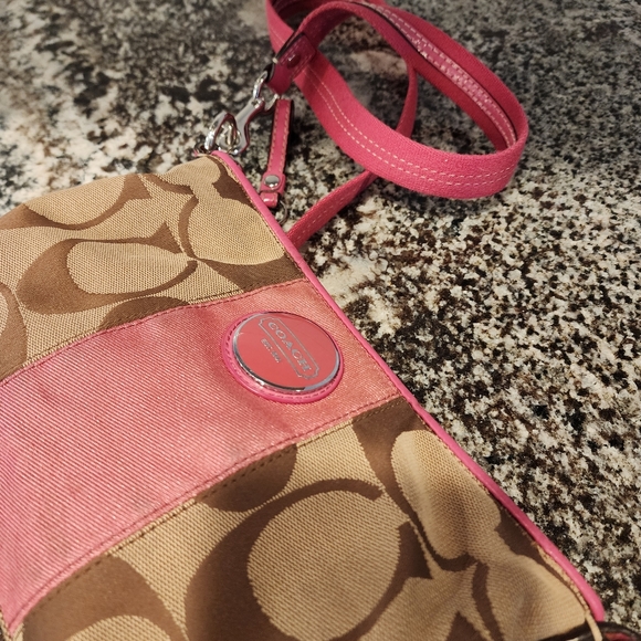 Vintage Coach Logo Purse - Picture 3 of 7